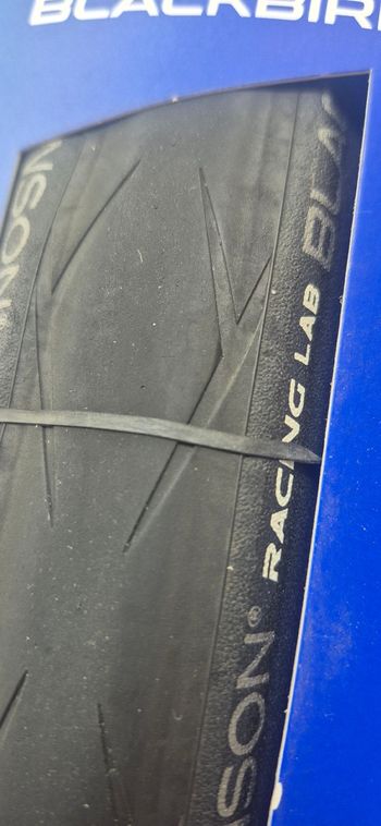 Käytetty Hutchinson Blackbird Road Tire 2026 bike — kuva 3 / 4