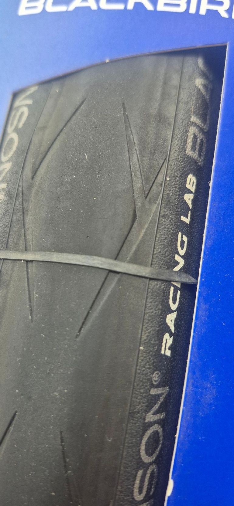 Käytetty Hutchinson Blackbird Road Tire 2026 bike — kuva 3 / 4