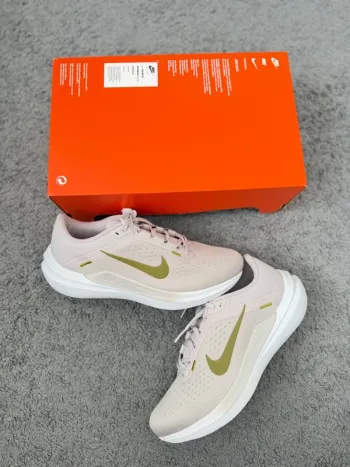 Tweedehands Rose Nike Air Winflo 10 bike