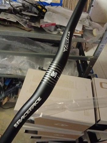 Used Race Face Turbine Handlebar 31.8mm 760mm Rise 1.25in bike — image 7 of 9