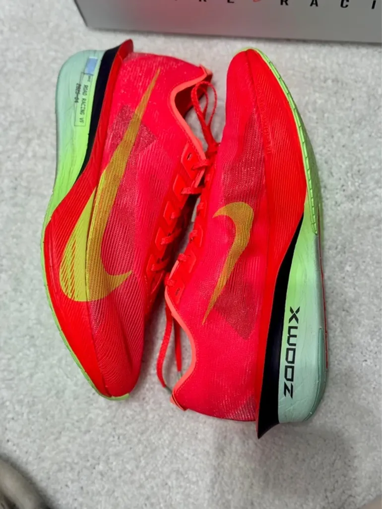 Nike ZoomX Vaporfly Next% 4 bike usato — immagine 8 di 10
