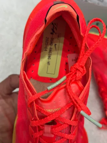 Nike ZoomX Vaporfly Next% 4 bike usato — immagine 3 di 10