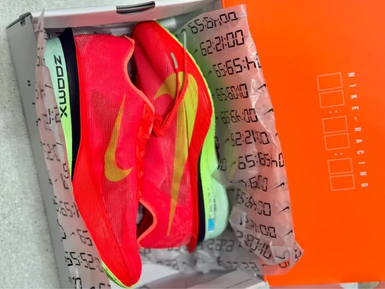 Nike ZoomX Vaporfly Next% 4 bike usato — immagine 7 di 10