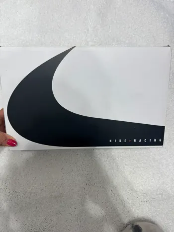 Nike ZoomX Vaporfly Next% 4 bike usato — immagine 9 di 10
