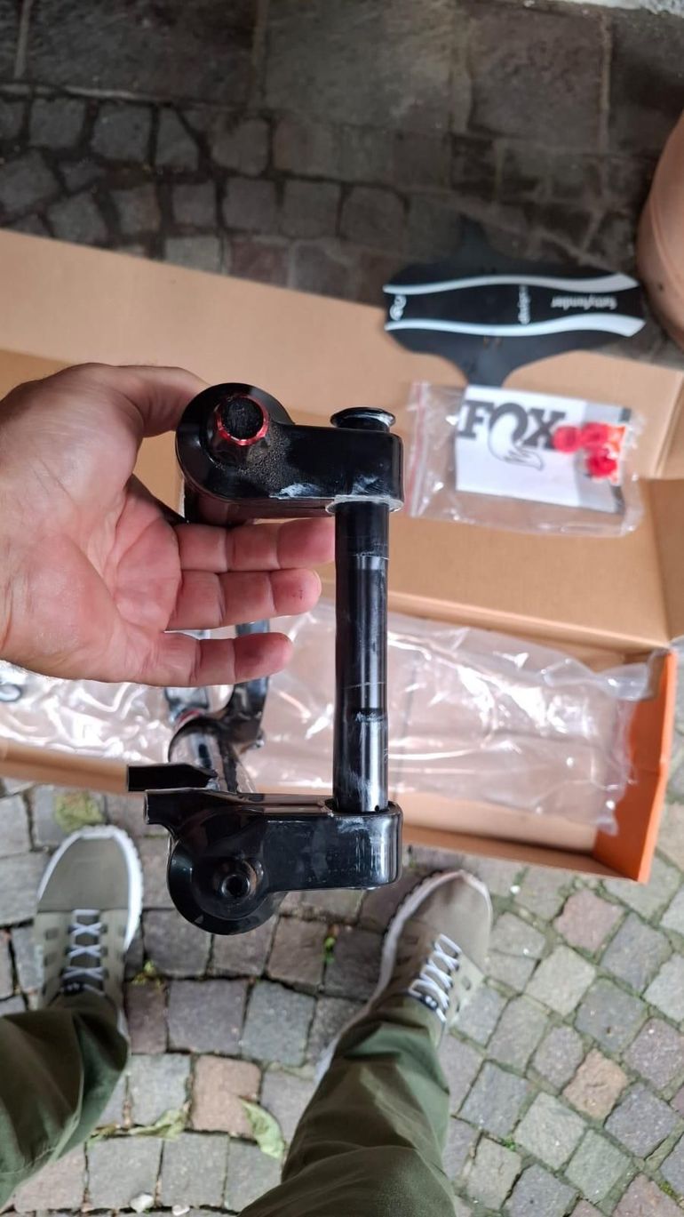 Použité Rockshox Boxxer ultimate R2C ultimate r2c bike — obrázek 8 z 9