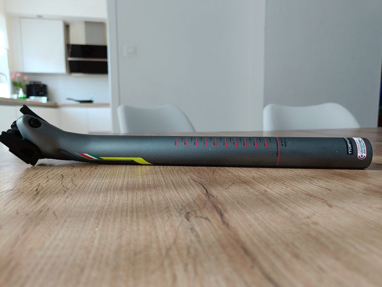 Colnago C60 HM Carbon Seatpost 31.6 350mm Grey Lime Green Road 2010 bike d'occasion — image 6 sur 24