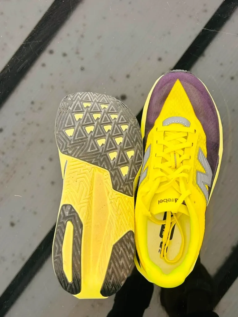 New Balance Fuel Cell Rebel v5 bike de segunda mano — imagen 2 de 3