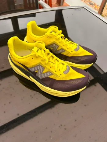 New Balance Fuel Cell Rebel v5 bike de segunda mano