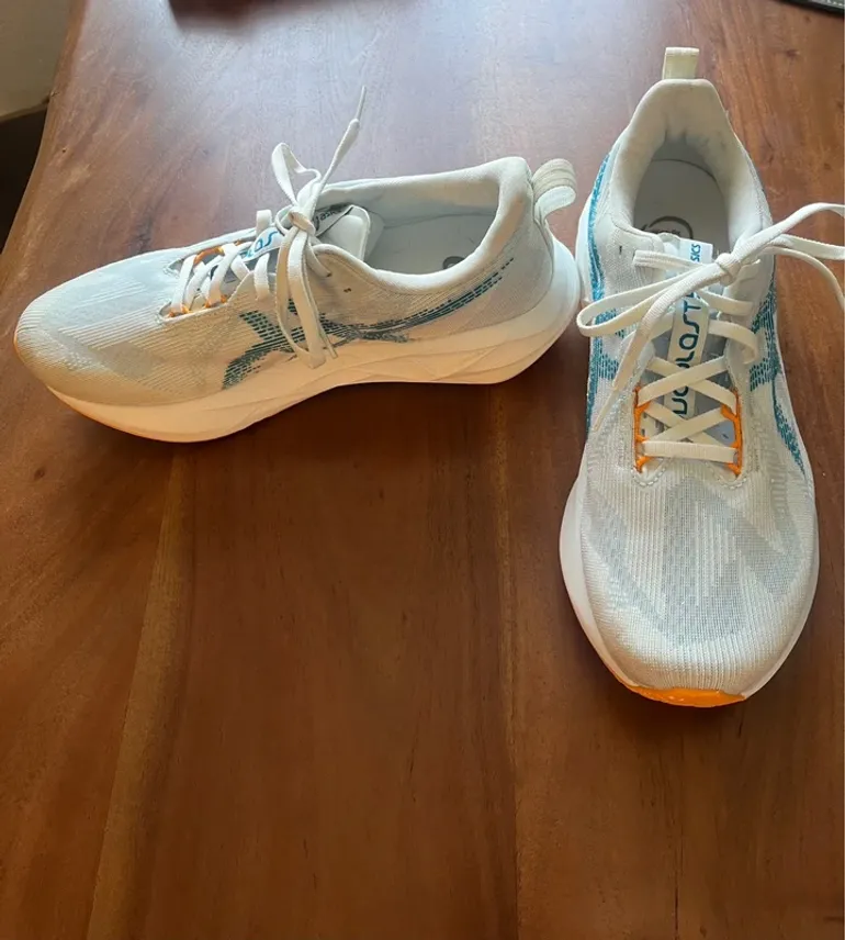 Asics Novablast 5 bike usato — immagine 2 di 6