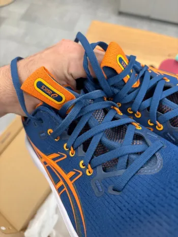 Used Asics Gel Nimbus 20 bike — image 8 of 11