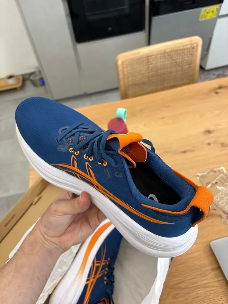 Used Asics Gel Nimbus 20 bike — image 3 of 11