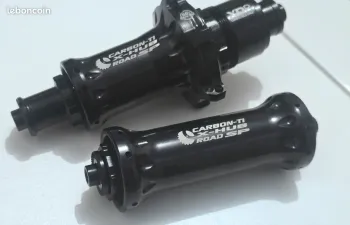 Carbon-Ti Carbon Ti Ultralight Road Hubs 225 g - Ceramic Bearings bike d'occasion
