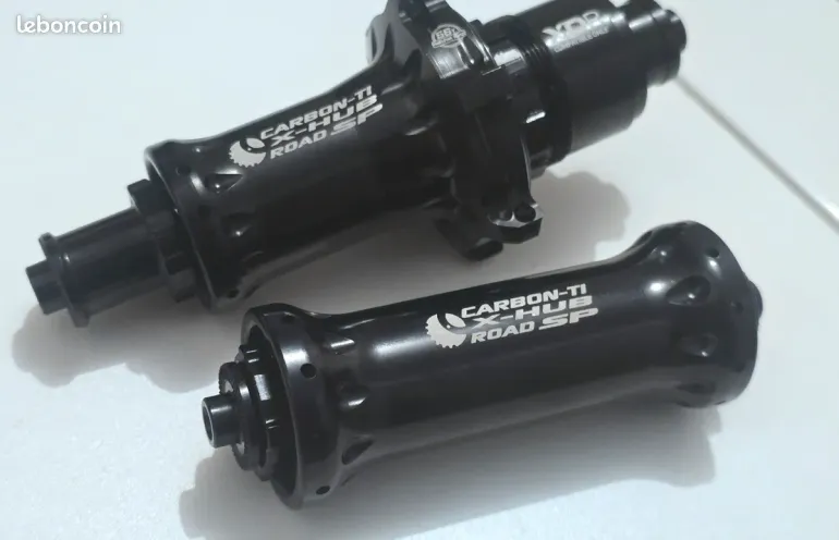 Carbon-Ti Carbon Ti Ultralight Road Hubs 225 g - Ceramic Bearings bike d'occasion — image 1 sur 2