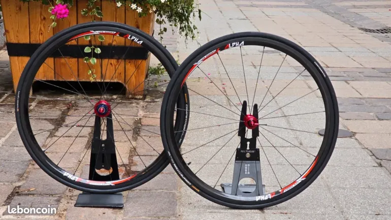Alpha Paire roues carbone 990g ultralight boyaux bike d'occasion — image 6 sur 6