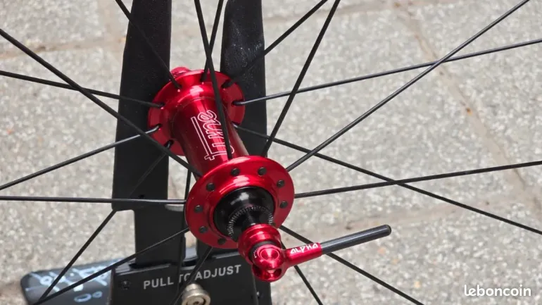 Alpha Paire roues carbone 990g ultralight boyaux bike d'occasion — image 3 sur 6