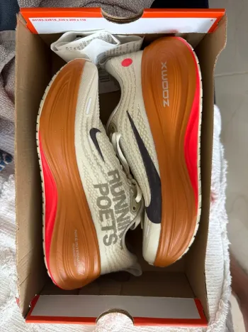Tweedehands Nike Vomero Plus bike — afbeelding 2 van 4
