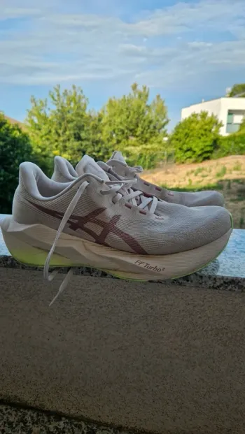 Używany Asics Novablast 6 bike — zdjęcie 3 z 8