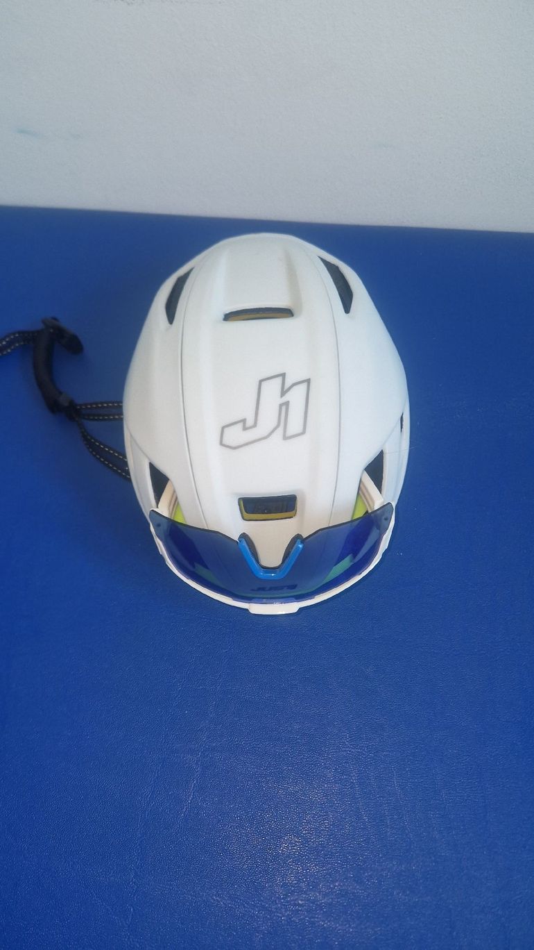 Used just Casco e occhiali bike — image 2 of 3