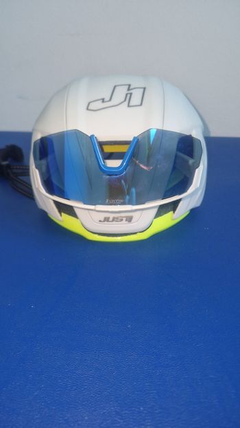 Used just Casco e occhiali bike — image 3 of 3