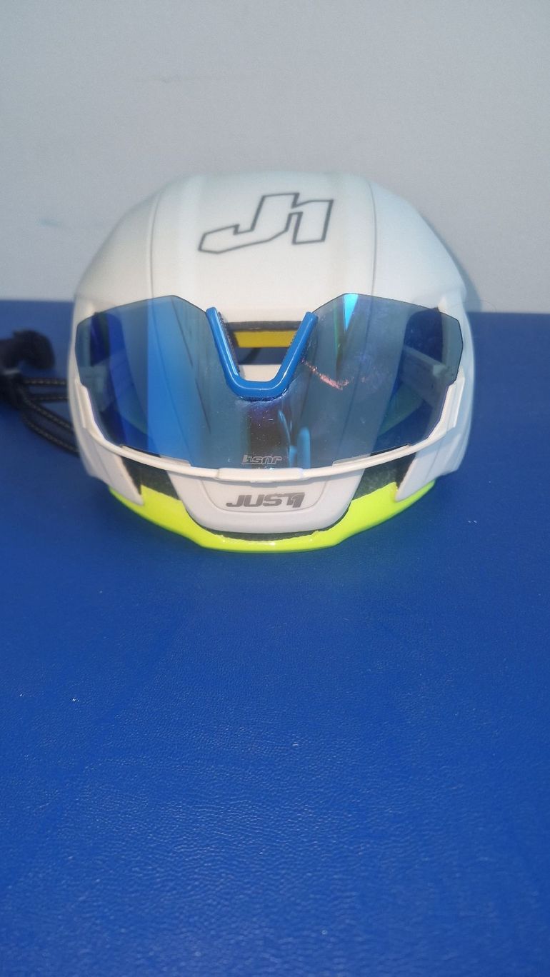 Used just Casco e occhiali bike — image 3 of 3