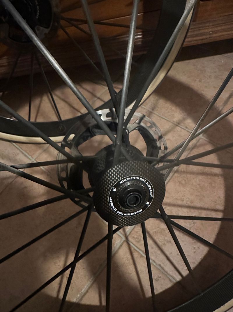 Used Lightweight Carbon Wheels bike — image 3 of 6