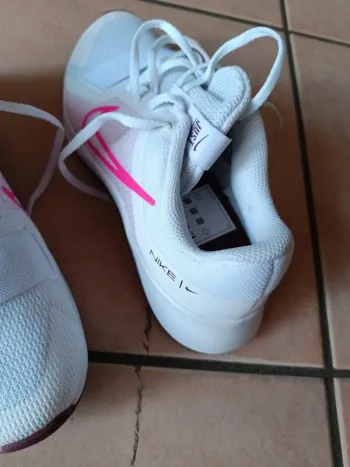 Nike estive 36 1/2 bike usato — immagine 3 di 6