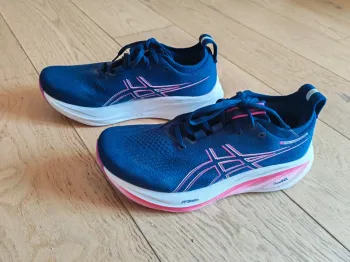 Tweedehands Asics Gel Nimbus 26 bike — afbeelding 3 van 4