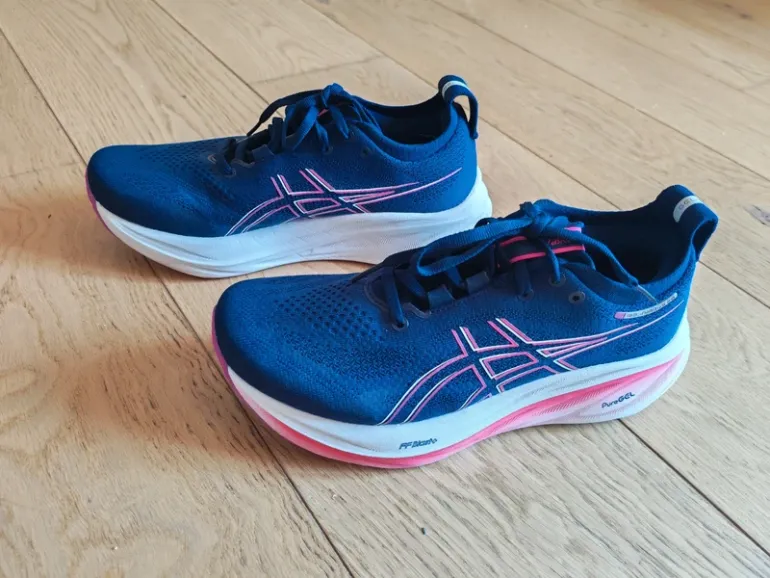 Tweedehands Asics Gel Nimbus 26 bike — afbeelding 3 van 4