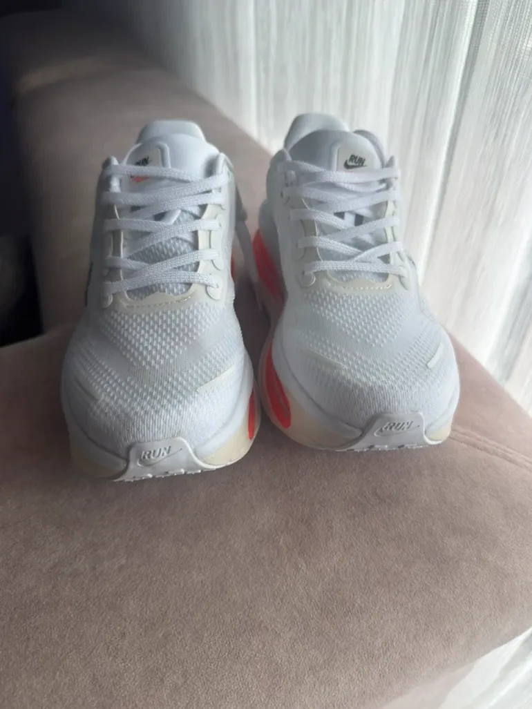 Tweedehands Premium Air Zoom run Comerd bike — afbeelding 2 van 4