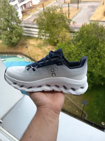 Tweedehands On Running ON Cloud Cloudtilt All Day bike — afbeelding 3 van 5