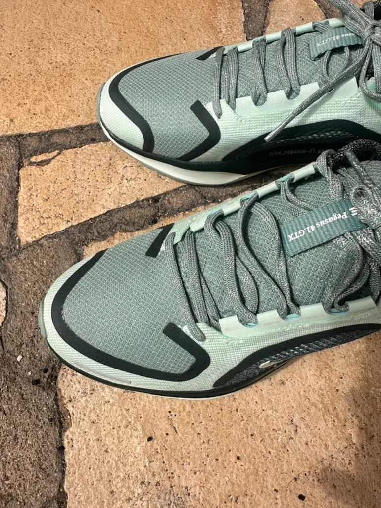 Brugt Nike sports shoes bike — billede 4 af 4
