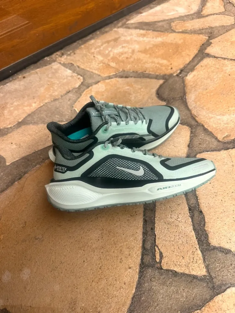 Brugt Nike sports shoes bike — billede 2 af 4
