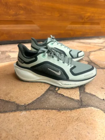 Brugt Nike sports shoes bike — billede 3 af 4