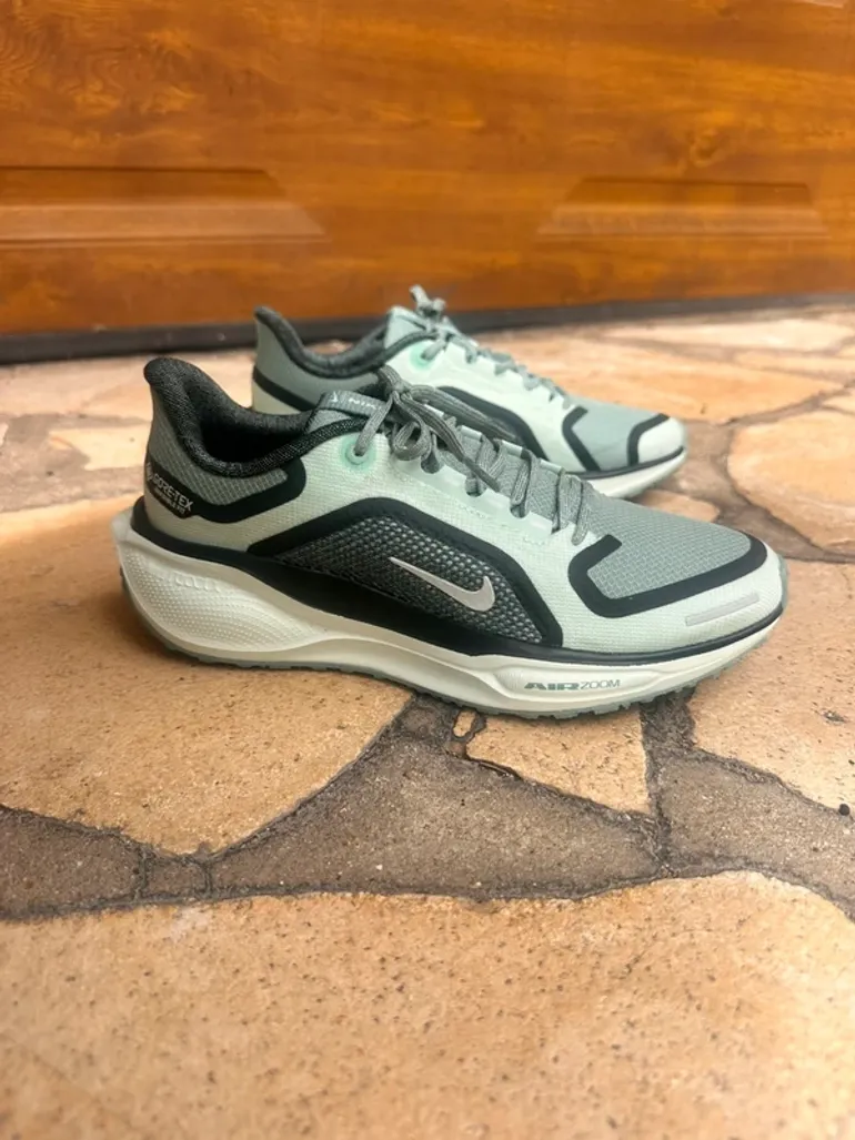 Brugt Nike sports shoes bike — billede 3 af 4