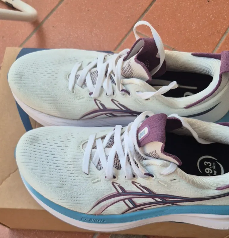 Tweedehands Asics Nimbus 28 bike — afbeelding 3 van 5