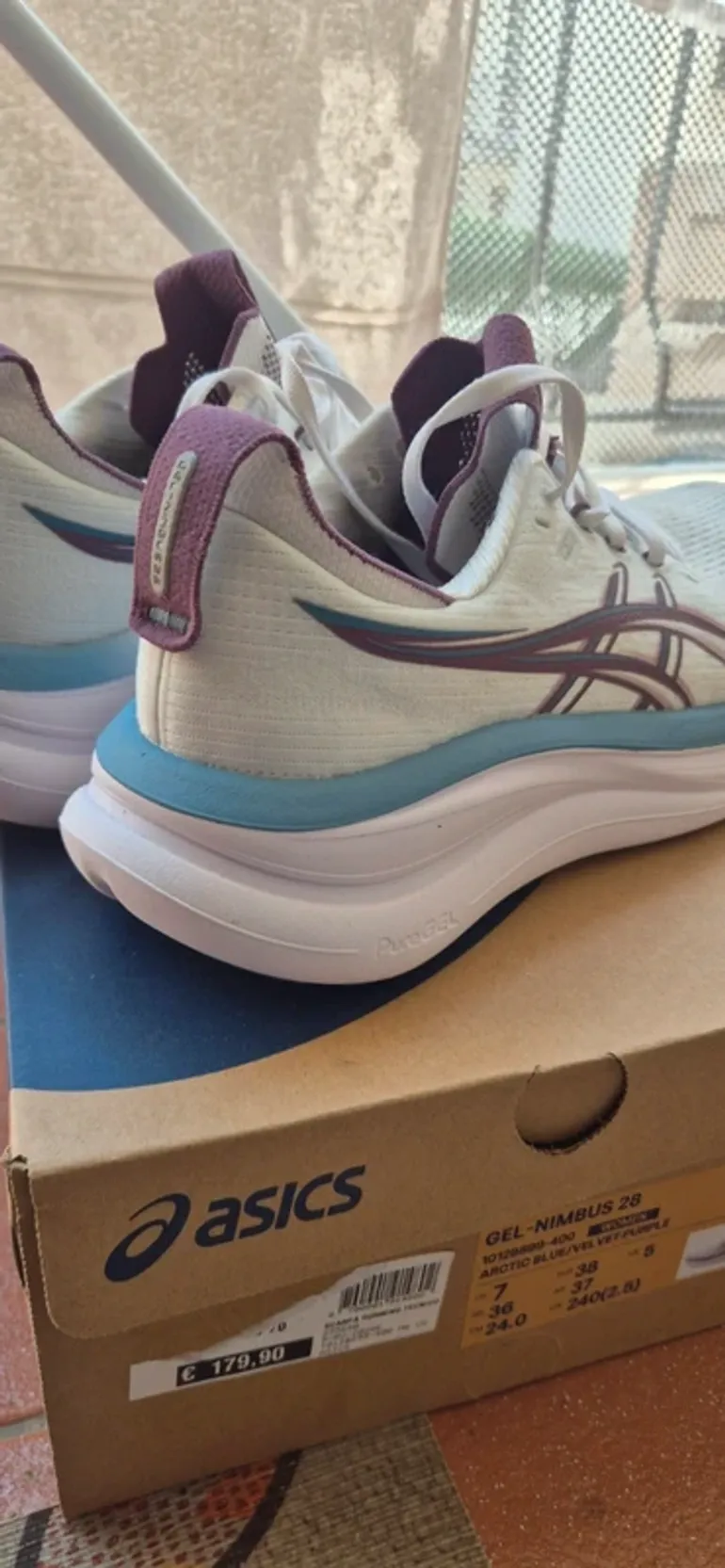 Tweedehands Asics Nimbus 28 bike — afbeelding 2 van 5
