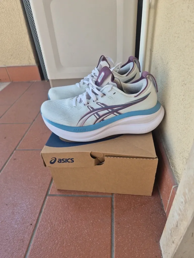 Tweedehands Asics Nimbus 28 bike — afbeelding 1 van 5