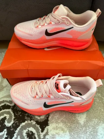 Gebrauchtes Look Nike Air Zoom Vomero 18 bike — Bild 6 von 8