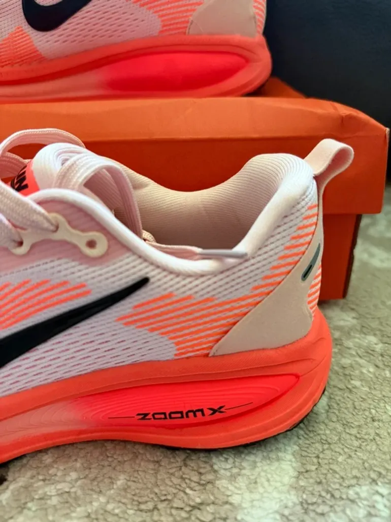 Gebrauchtes Look Nike Air Zoom Vomero 18 bike — Bild 3 von 8