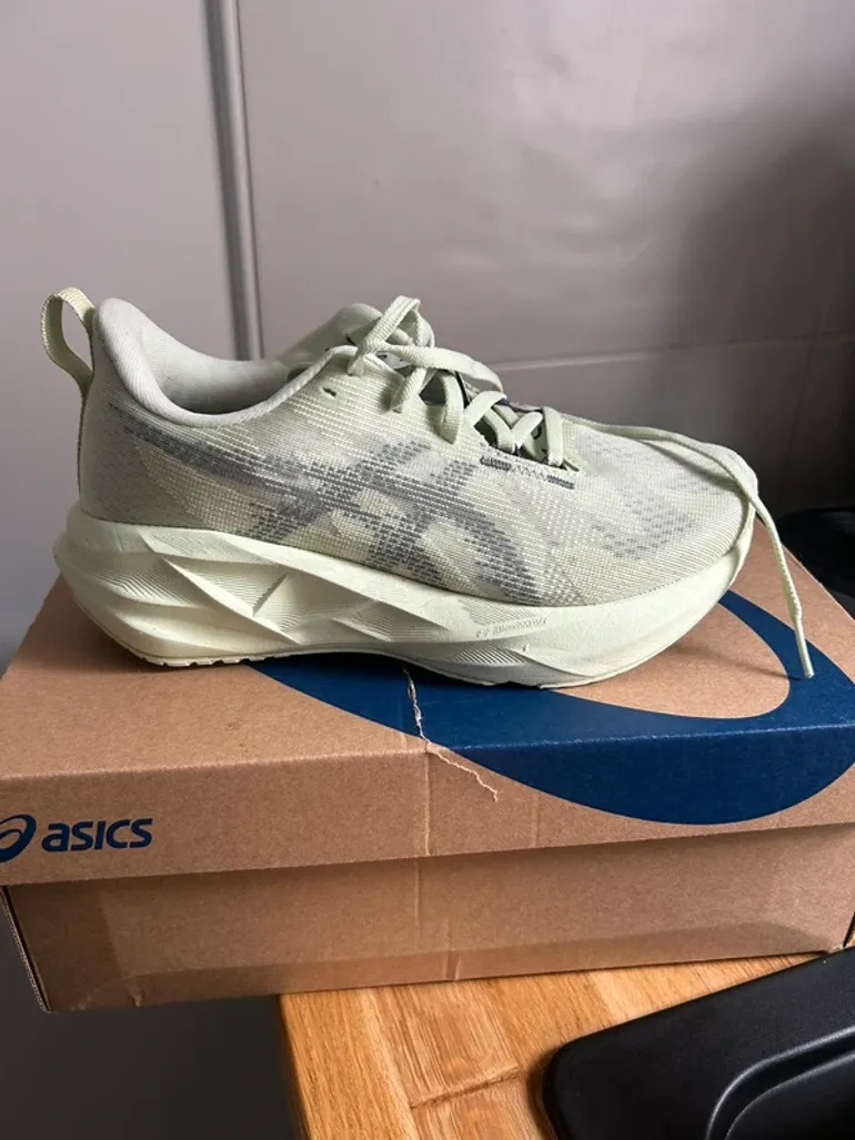 Asics Novablast 5 bike de segunda mano — imagen 2 de 4