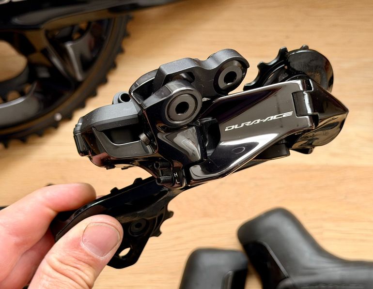 Used Shimano Dura Ace Di2 Disc R9270 Groupset, COMPLETE 2025 bike — image 4 of 11