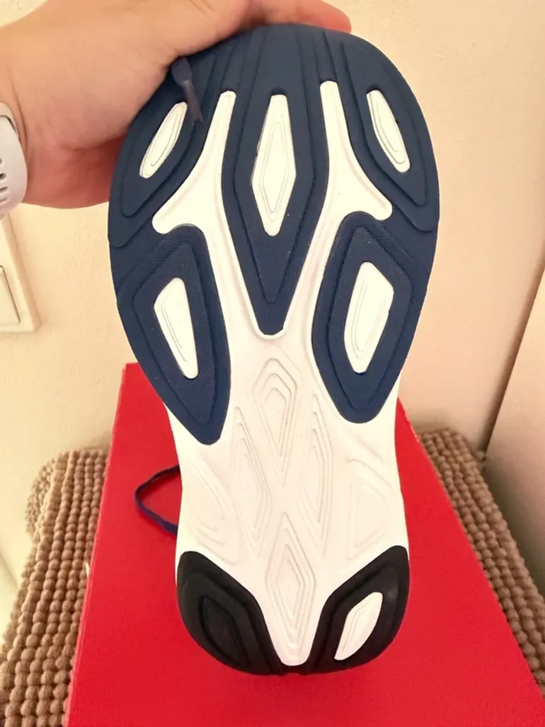 Used New Balance Fresh Foam X More v6 bike — image 2 of 5