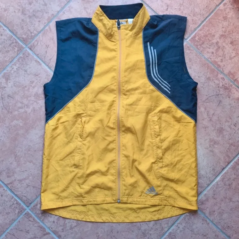 Used Adidas Gilet Vintage giallo taglia M bike — image 1 of 5