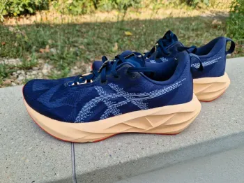 Tweedehands Asics Novablast 5 bike