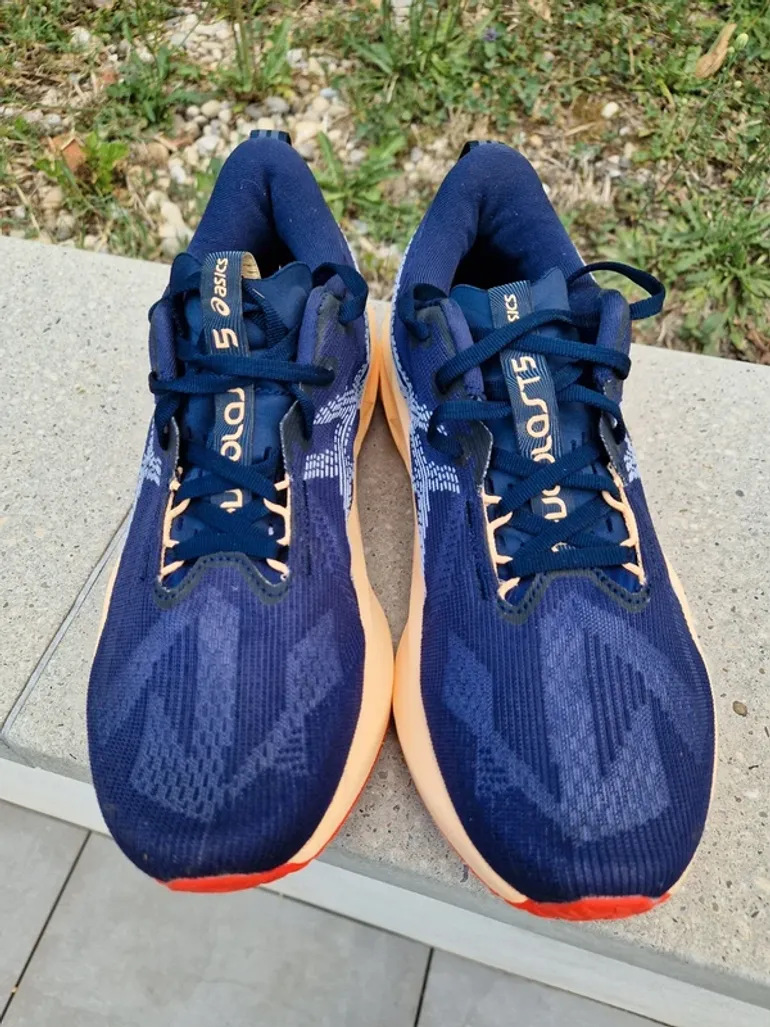 Tweedehands Asics Novablast 5 bike — afbeelding 4 van 7
