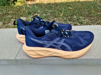 Tweedehands Asics Novablast 5 bike — afbeelding 2 van 7