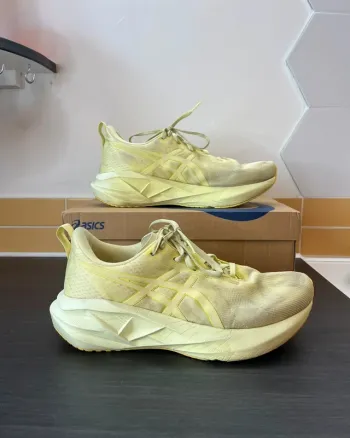 Tweedehands Asics Novablast 5 bike