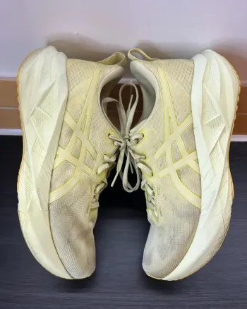 Tweedehands Asics Novablast 5 bike — afbeelding 3 van 13