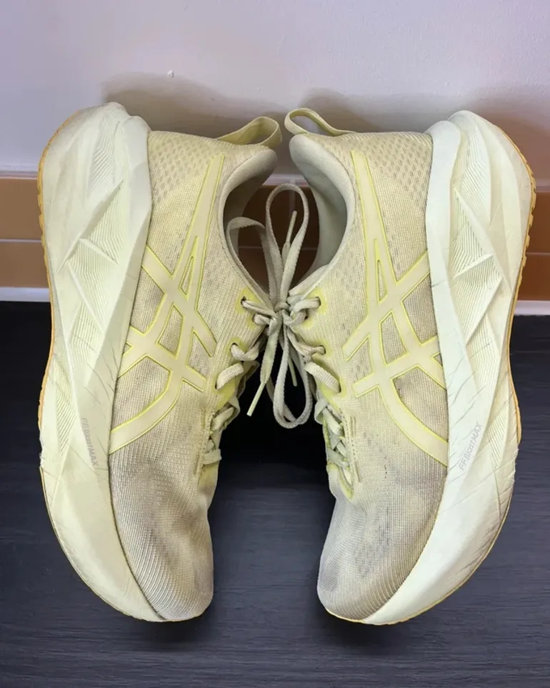 Tweedehands Asics Novablast 5 bike — afbeelding 3 van 13