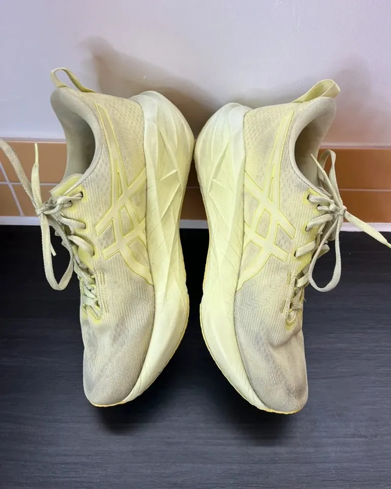 Tweedehands Asics Novablast 5 bike — afbeelding 4 van 13